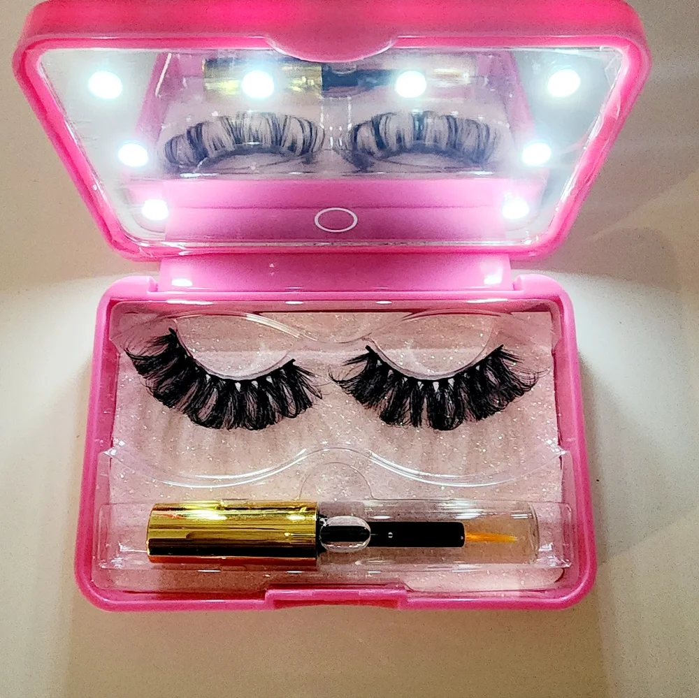 Luxury Dramatic 3D Lashes with LED Lights Case and Glue - Picture 7 of 9